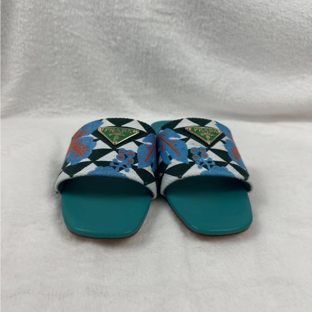 Beautiful flat slippers prada